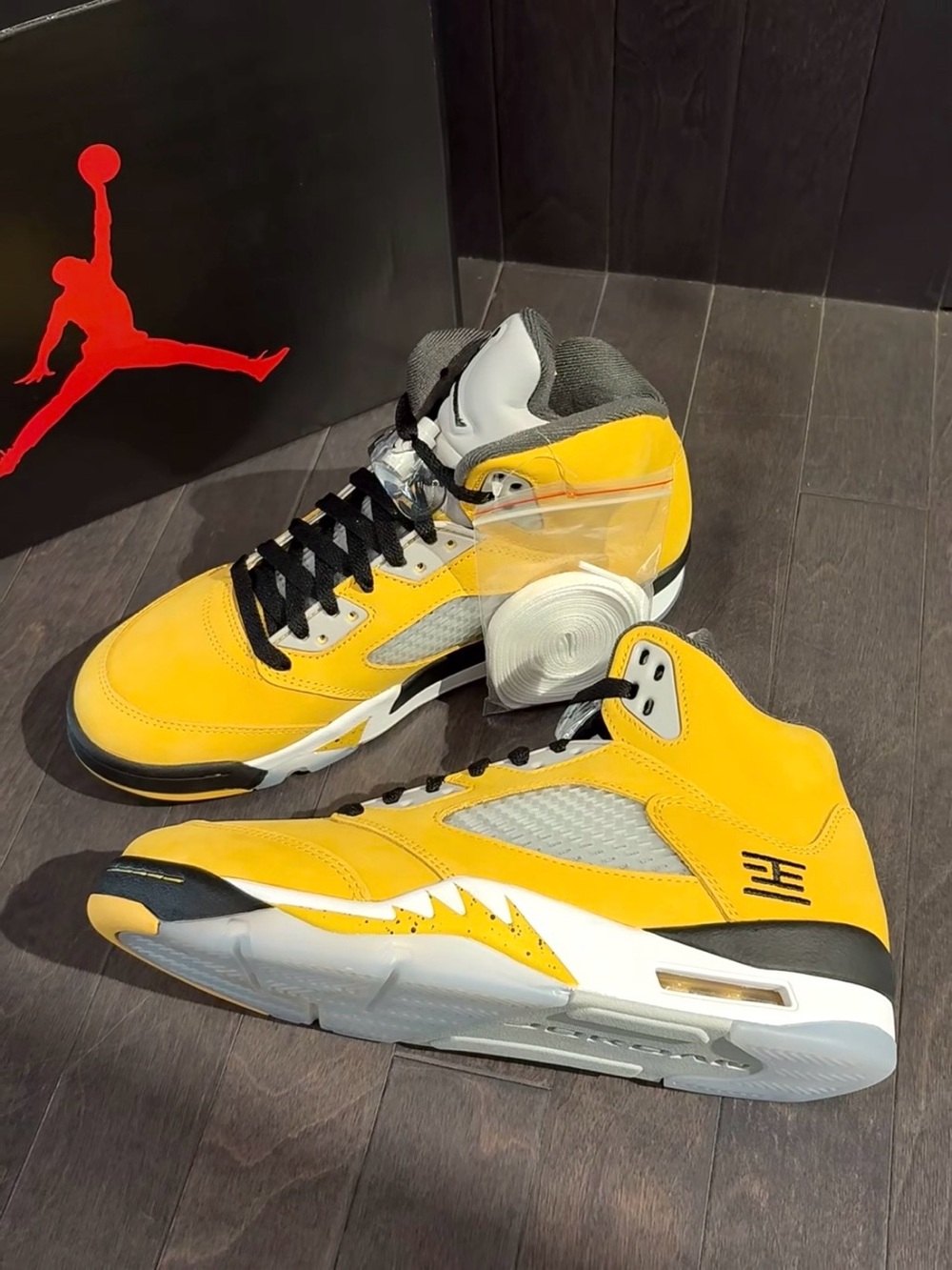 Air Jordan 5 Retro Tokyo T23 2025 -Men’s Yellow/ Black Sneakers Shoes - Picture 3 of 6